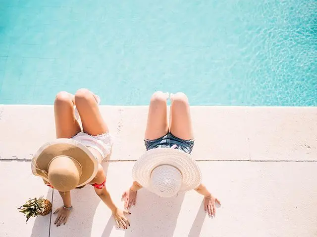 Vous souhaitez profiter de votre été ? Prendre du temps pour vous ? Être soulagé des corvées quotidiennes ? L'APEF Cavaillon poursuit l'accompagnement de ses clients durant la période estivale et propose de multiples services pour leur faciliter la vie : ménage/repassage, garde d'enfants, courses, préparation de repas, jardinage, bricolage, entretien de piscine...